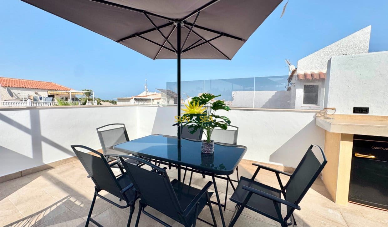 3 bedroom Apartment for rent in Torrevieja with pool - € 2,400 (Ref: 10009757)