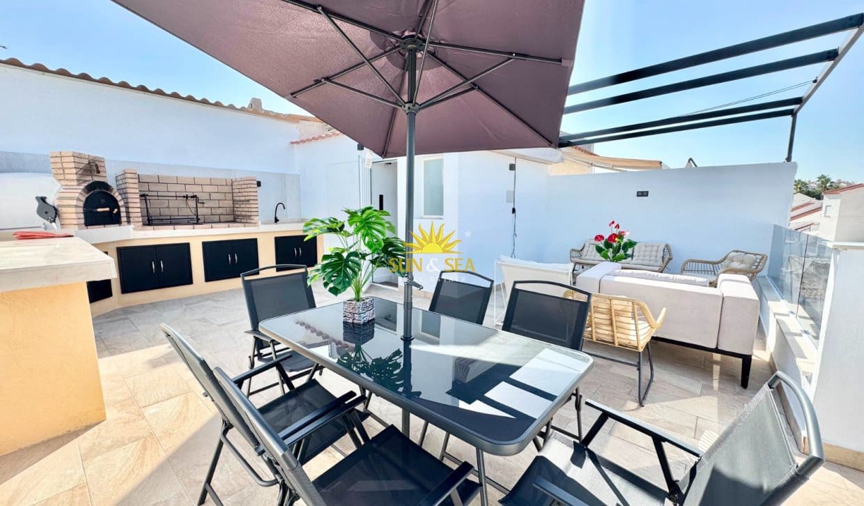 3 bedroom Apartment for rent in Torrevieja with pool - € 2,400 (Ref: 10009757)
