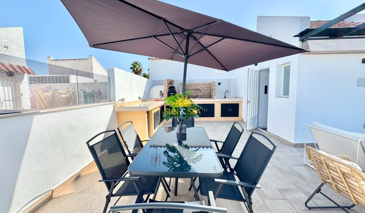 3 bedroom Apartment for rent in Torrevieja with pool - € 2,400 (Ref: 10009757)