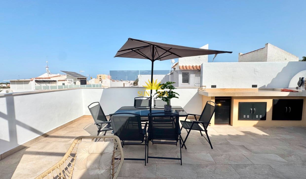 3 bedroom Apartment for rent in Torrevieja with pool - € 2,400 (Ref: 10009757)