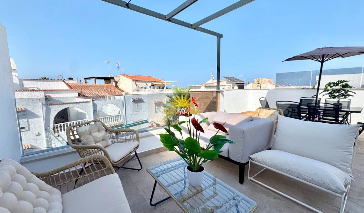 3 bedroom Apartment for rent in Torrevieja with pool - € 2,400 (Ref: 10009757)