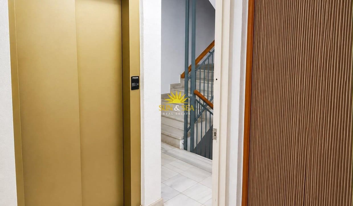 2 soveværelse Lejlighed til salg i Torrevieja - € 159.990 (Ref: 10009758)
