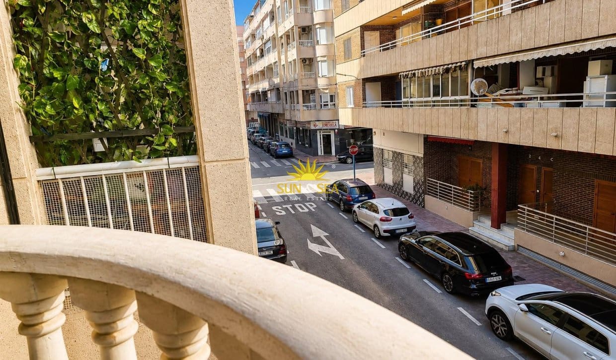 2 soveværelse Lejlighed til salg i Torrevieja - € 159.990 (Ref: 10009758)