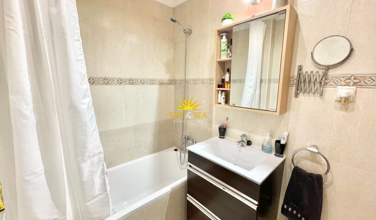 2 slaapkamer Appartement voor vakantieverhuur in Pilar de la Horadada met garage - € 800 (Ref: 10009848)