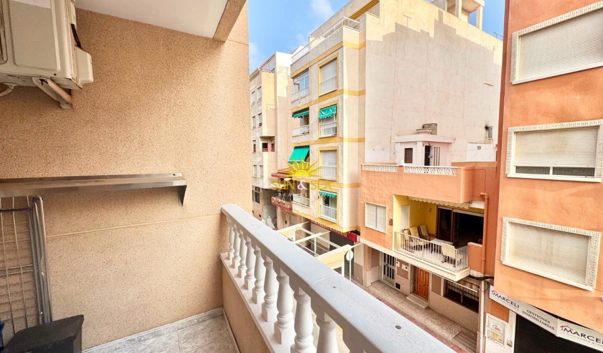 1 soveværelse Lejlighed til leje i Torrevieja - € 700 (Ref: 10012283)