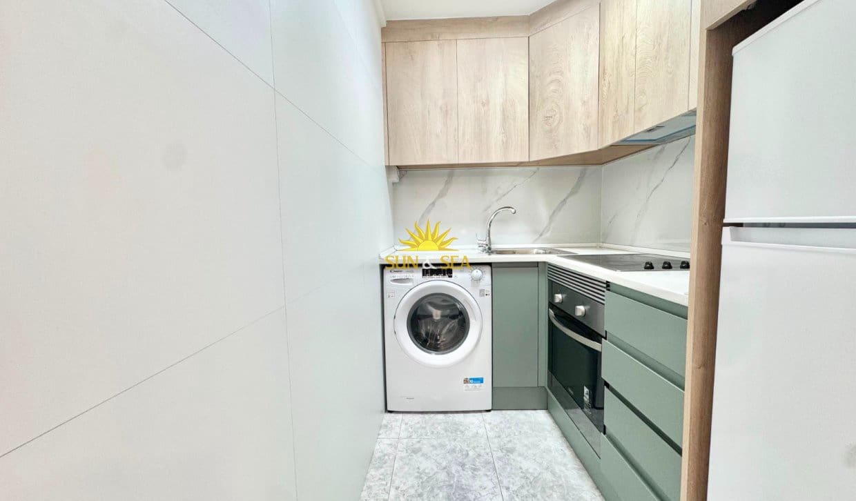 1 soveværelse Lejlighed til leje i Torrevieja - € 700 (Ref: 10012283)