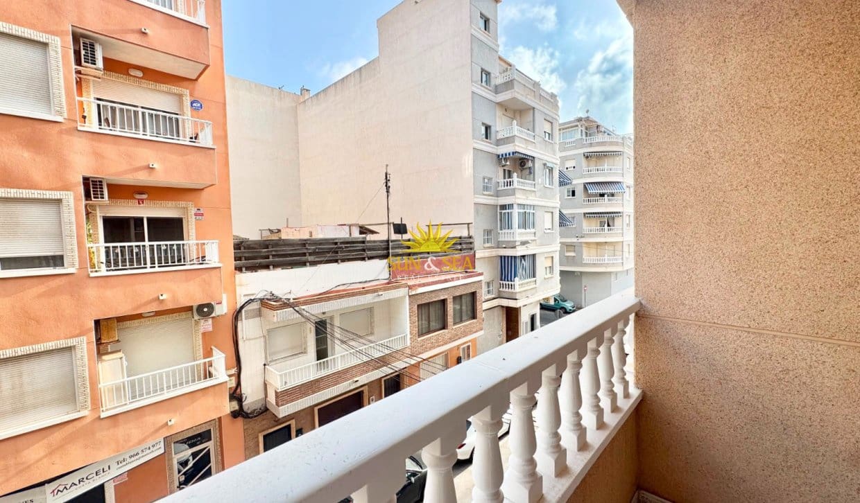 1 soveværelse Lejlighed til leje i Torrevieja - € 700 (Ref: 10012283)
