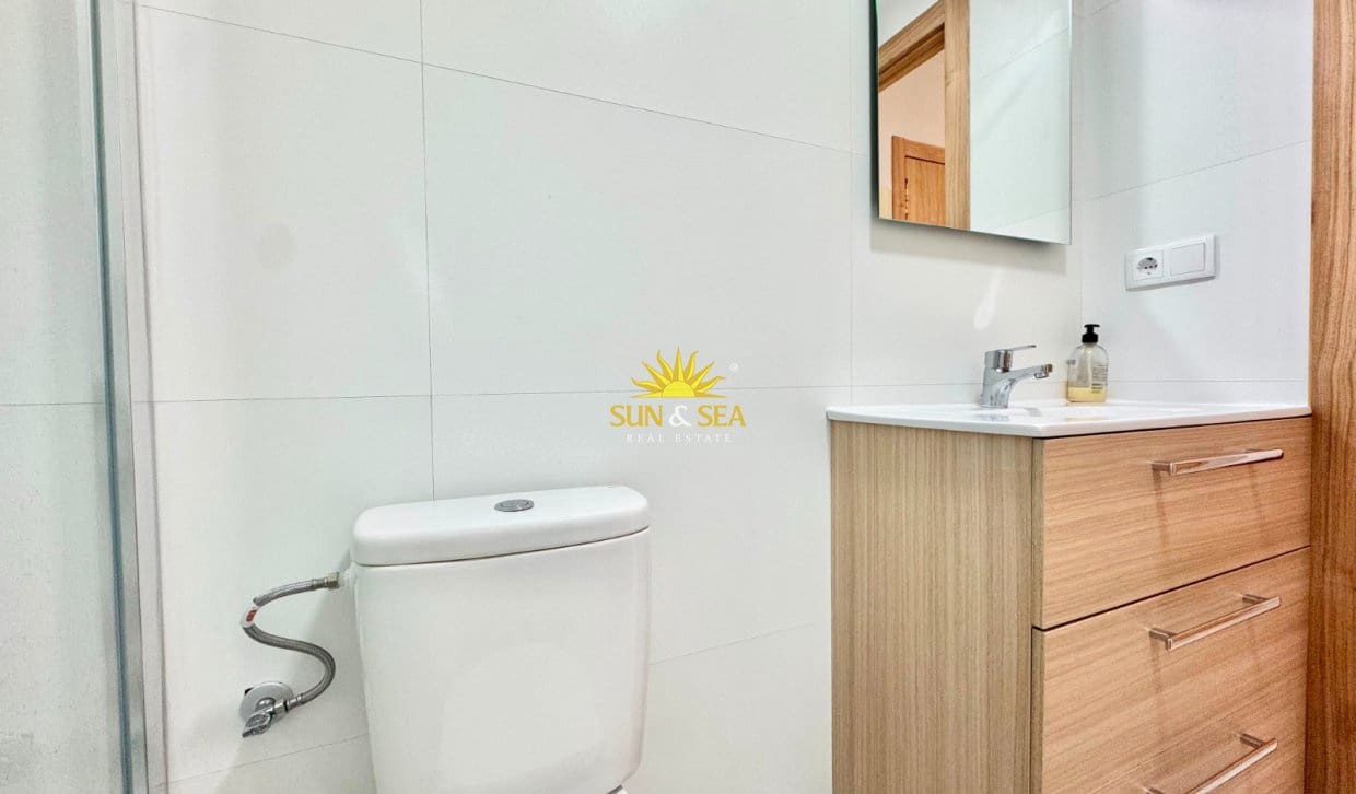 1 soveværelse Lejlighed til leje i Torrevieja - € 700 (Ref: 10012283)