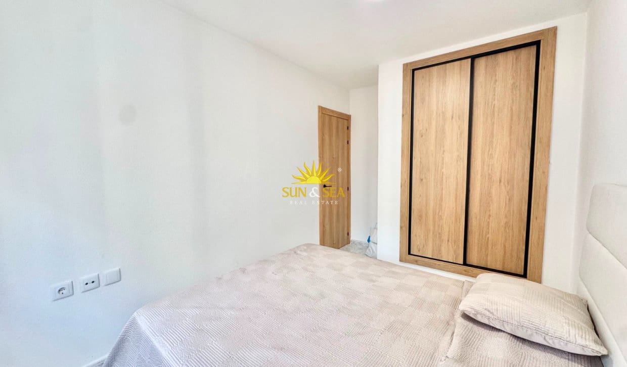 1 soveværelse Lejlighed til leje i Torrevieja - € 700 (Ref: 10012283)