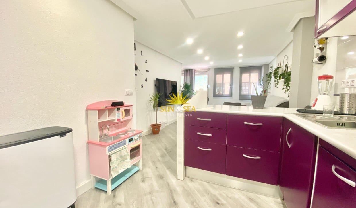 3 sovrum Lägenhet att hyra i Alicante stad - 1 100 € (Ref: 10014135)