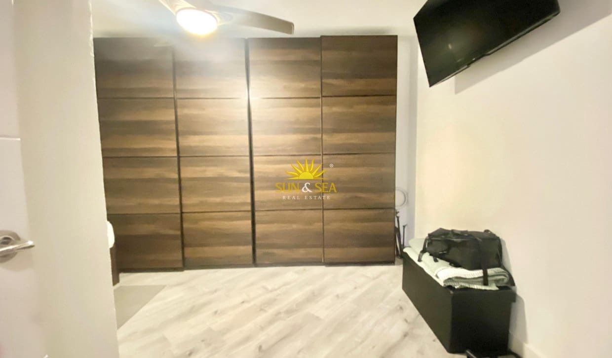 3 sovrum Lägenhet att hyra i Alicante stad - 1 100 € (Ref: 10014135)
