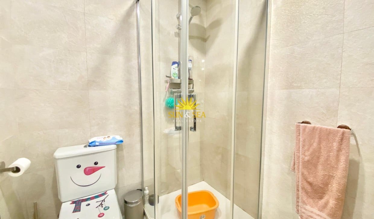 3 sovrum Lägenhet att hyra i Alicante stad - 1 100 € (Ref: 10014135)