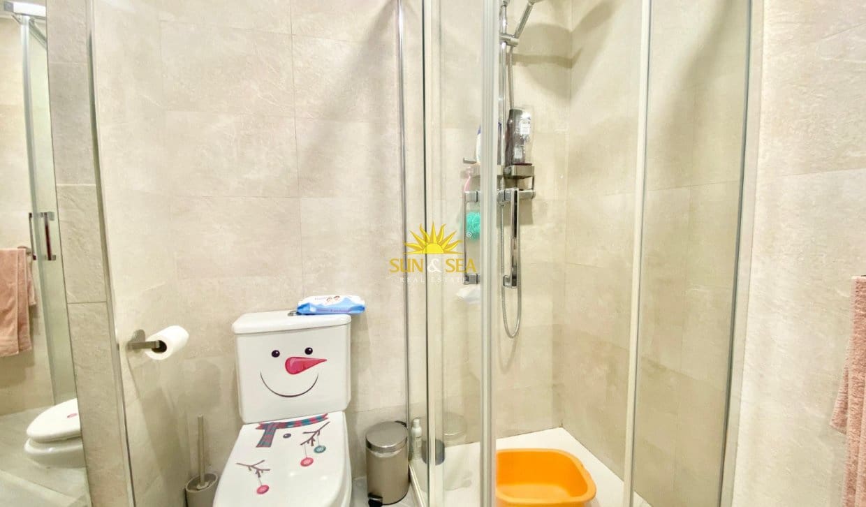 3 sovrum Lägenhet att hyra i Alicante stad - 1 100 € (Ref: 10014135)