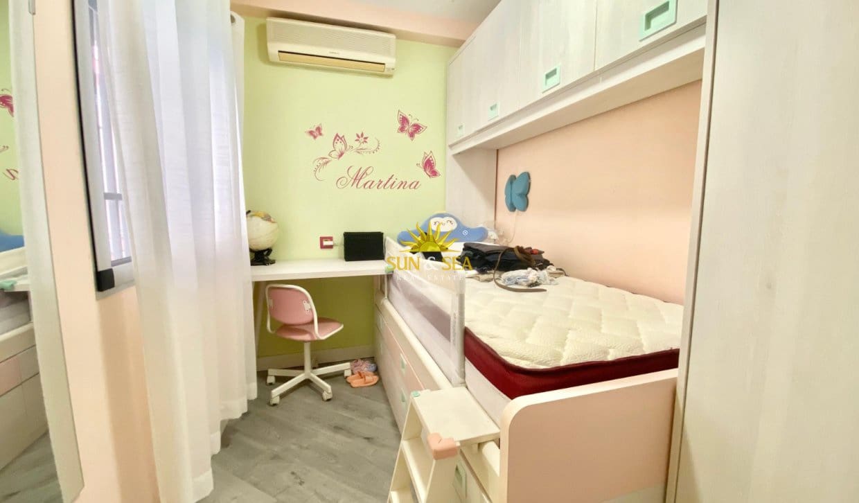 3 sovrum Lägenhet att hyra i Alicante stad - 1 100 € (Ref: 10014135)