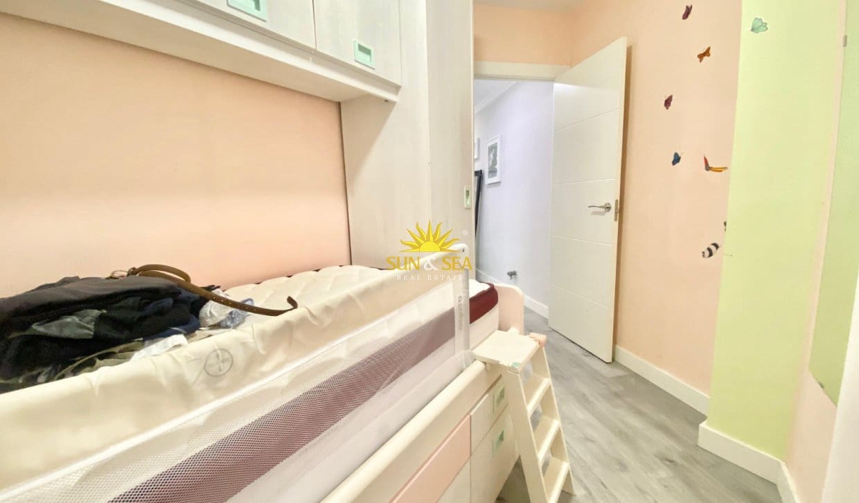 3 sovrum Lägenhet att hyra i Alicante stad - 1 100 € (Ref: 10014135)