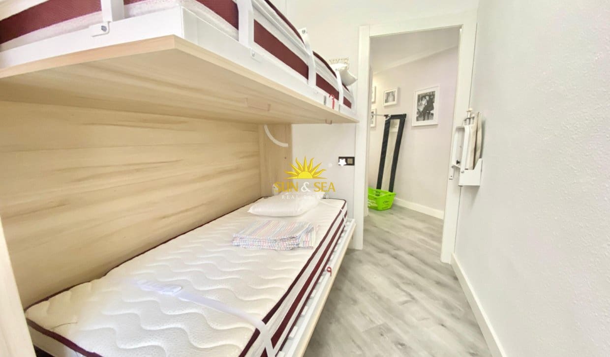 3 sovrum Lägenhet att hyra i Alicante stad - 1 100 € (Ref: 10014135)