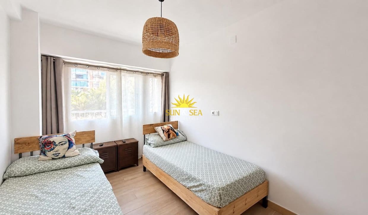 Apartamento de 2 habitaciones en Alicante / Alacant ciudad en venta con garaje - 330.000 € (Ref: 10014793)