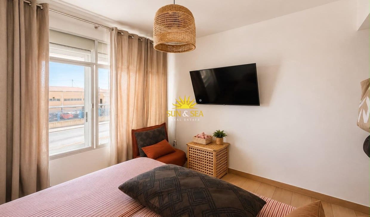 Apartamento de 2 habitaciones en Alicante / Alacant ciudad en venta con garaje - 330.000 € (Ref: 10014793)
