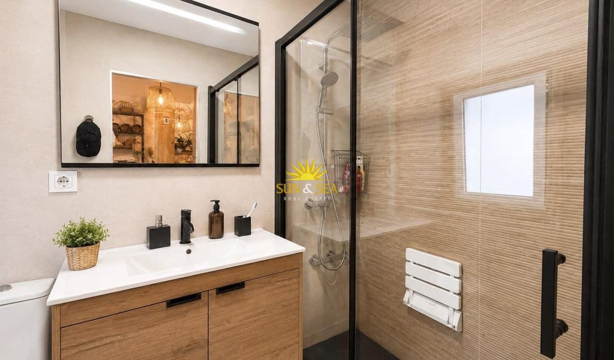 Apartamento de 2 habitaciones en Alicante / Alacant ciudad en venta con garaje - 330.000 € (Ref: 10014793)