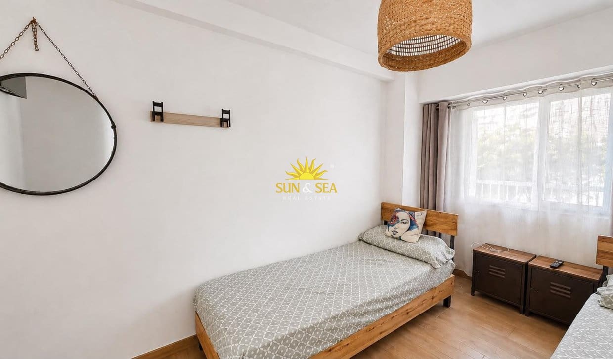 Apartamento de 2 habitaciones en Alicante / Alacant ciudad en venta con garaje - 330.000 € (Ref: 10014793)