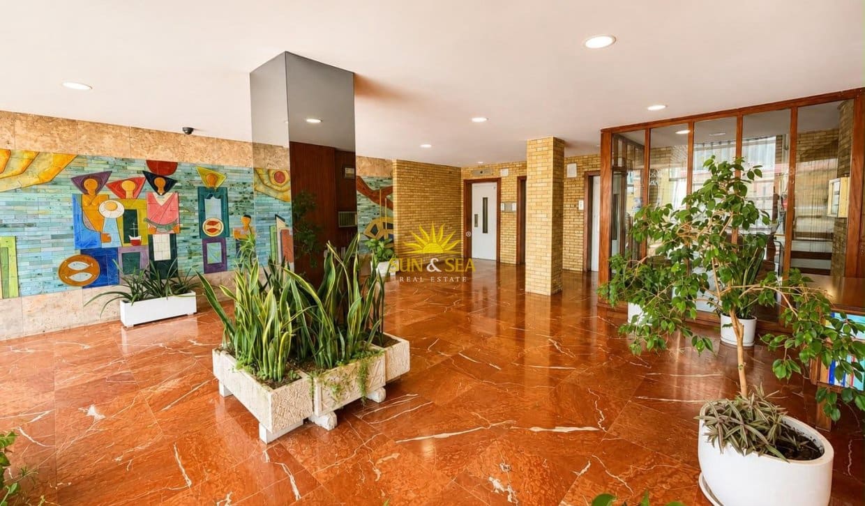 Apartamento de 2 habitaciones en Alicante / Alacant ciudad en venta con garaje - 330.000 € (Ref: 10014793)