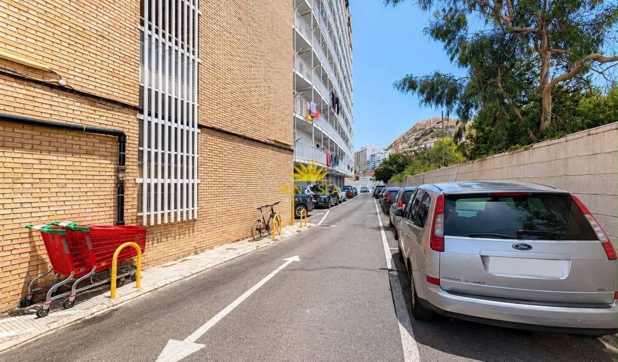 Apartamento de 2 habitaciones en Alicante / Alacant ciudad en venta con garaje - 330.000 € (Ref: 10014793)