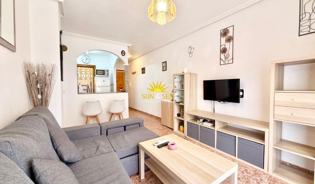 2 makuuhuone Huoneisto vuokrattavana paikassa Torrevieja mukana uima-altaan - 850 € (Ref: 10014794)