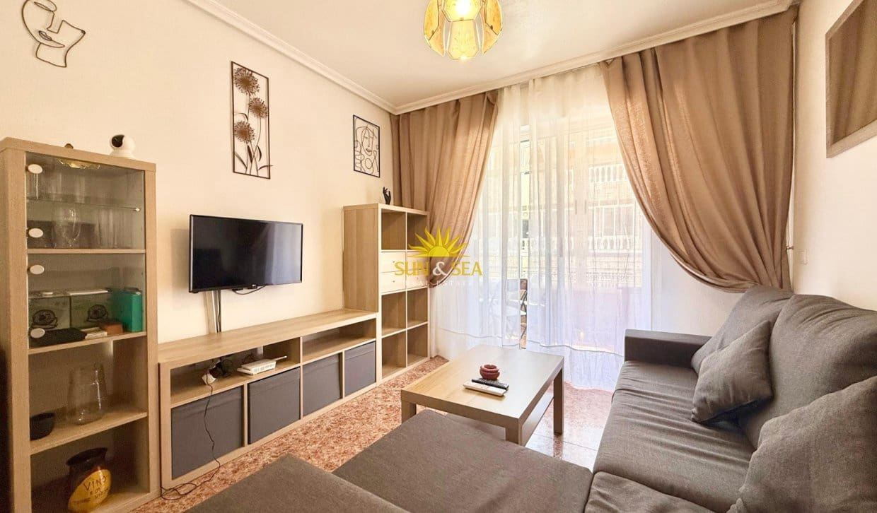 2 makuuhuone Huoneisto vuokrattavana paikassa Torrevieja mukana uima-altaan - 850 € (Ref: 10014794)