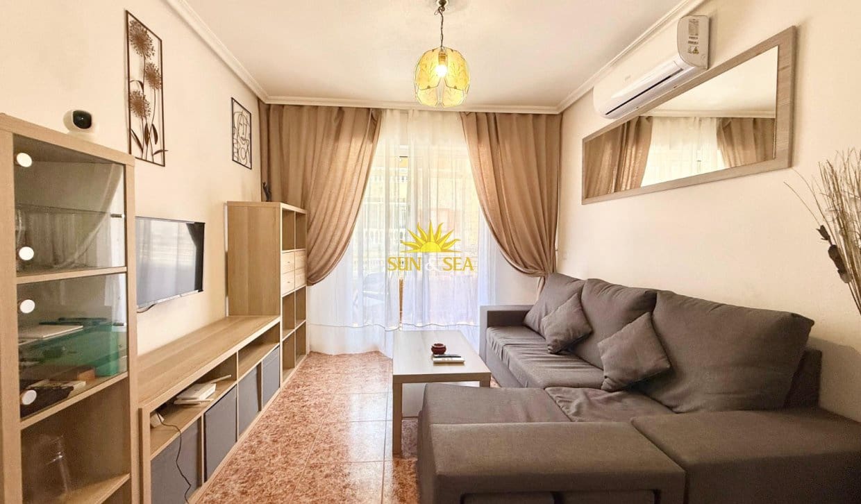 2 makuuhuone Huoneisto vuokrattavana paikassa Torrevieja mukana uima-altaan - 850 € (Ref: 10014794)