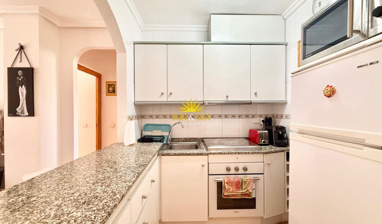 2 makuuhuone Huoneisto vuokrattavana paikassa Torrevieja mukana uima-altaan - 850 € (Ref: 10014794)