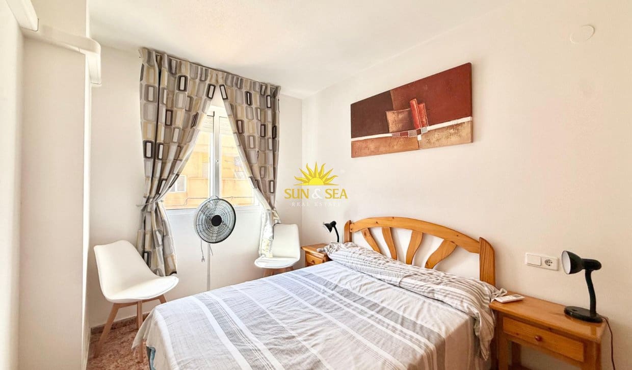 2 makuuhuone Huoneisto vuokrattavana paikassa Torrevieja mukana uima-altaan - 850 € (Ref: 10014794)