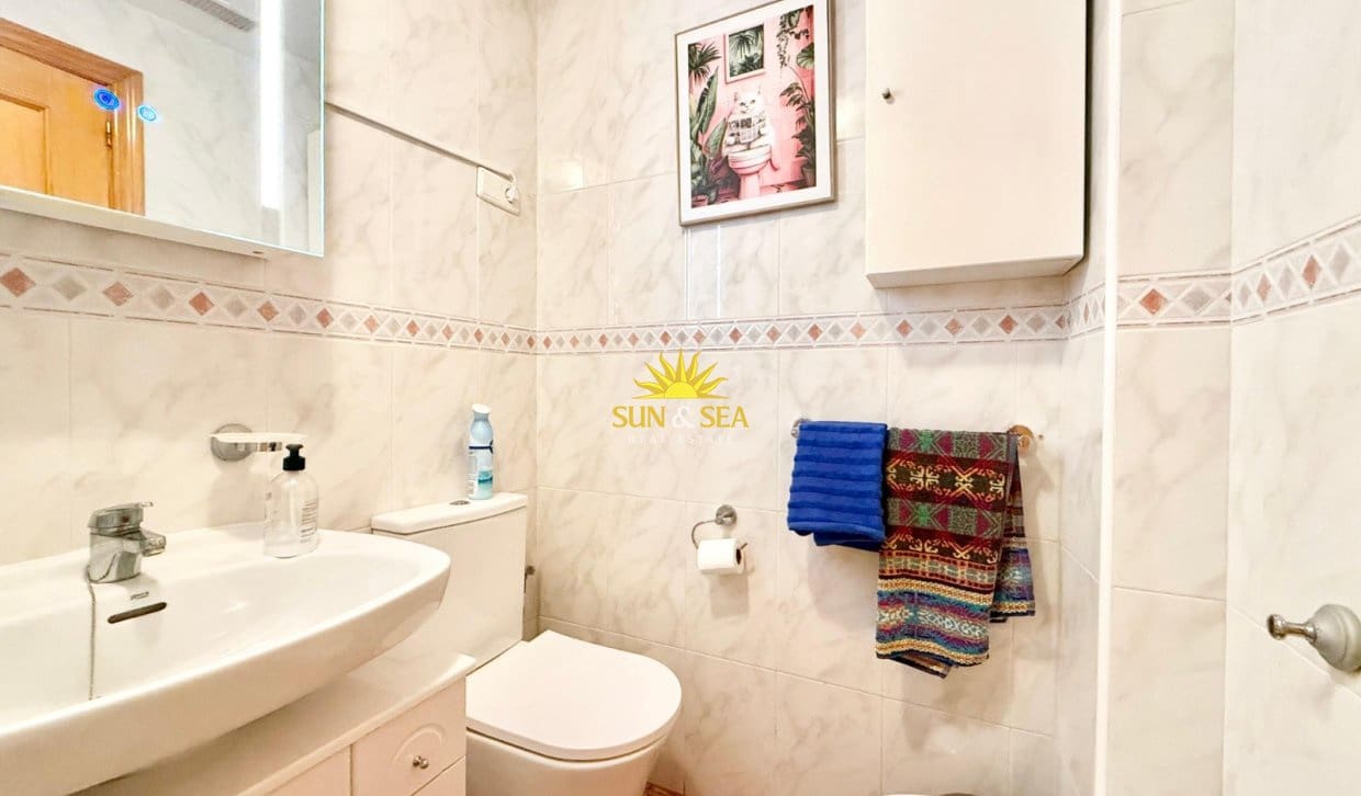 2 makuuhuone Huoneisto vuokrattavana paikassa Torrevieja mukana uima-altaan - 850 € (Ref: 10014794)