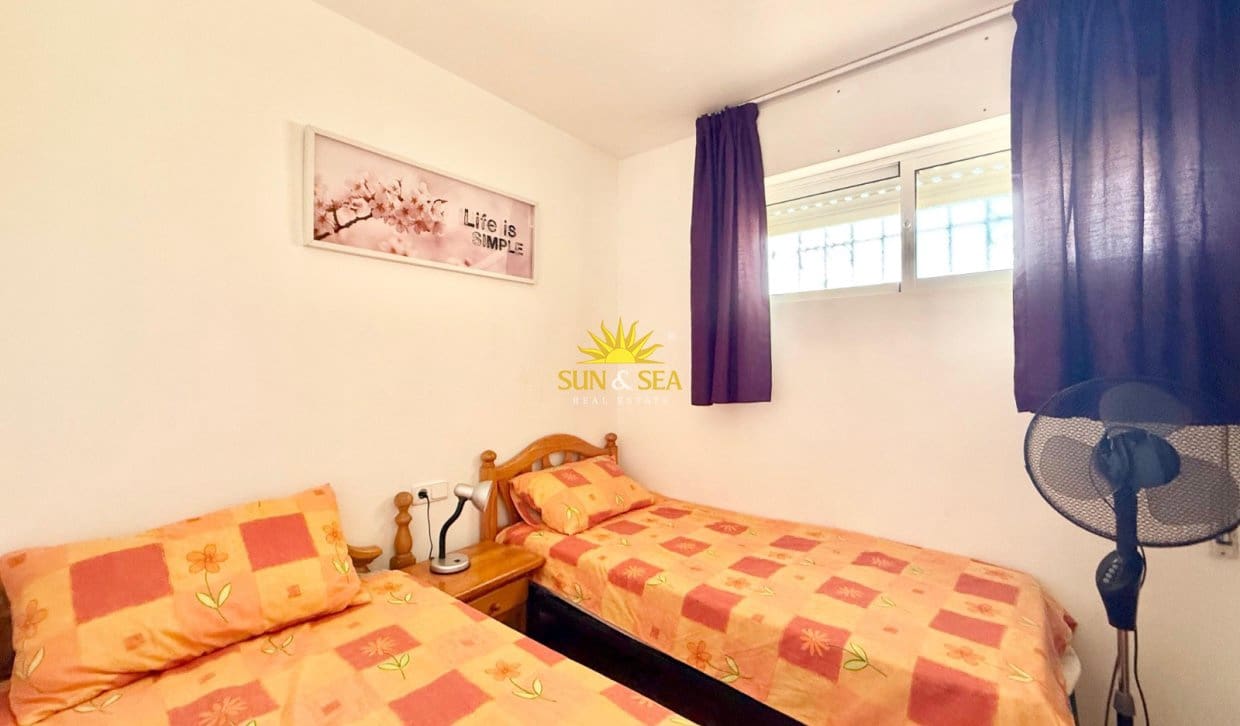 2 makuuhuone Huoneisto vuokrattavana paikassa Torrevieja mukana uima-altaan - 850 € (Ref: 10014794)