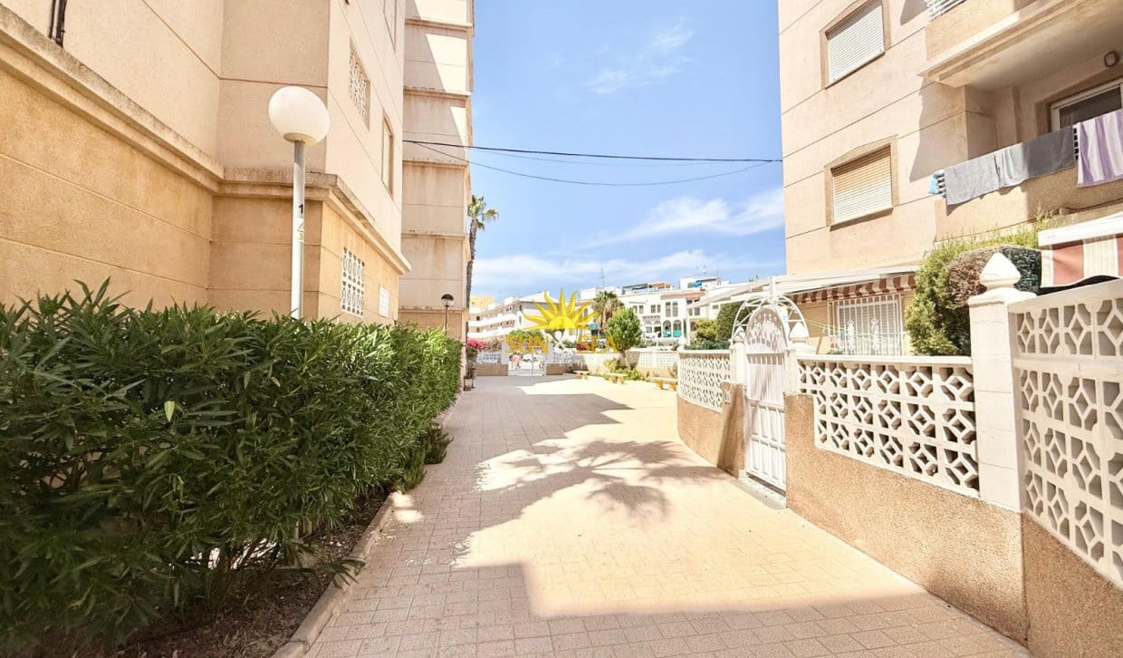2 makuuhuone Huoneisto vuokrattavana paikassa Torrevieja mukana uima-altaan - 850 € (Ref: 10014794)