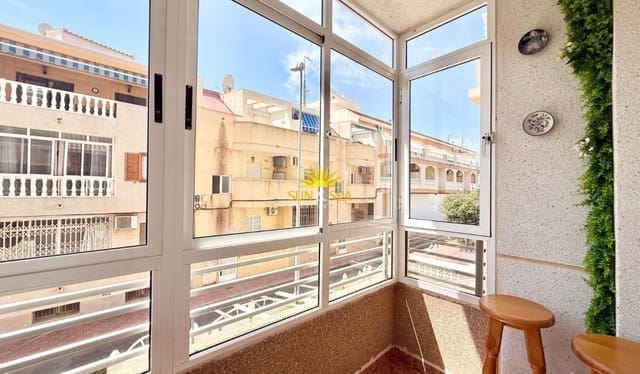 2 slaapkamer Appartement te huur in Centro, Torrevieja met zwembad - € 850 (Ref: 10014794)