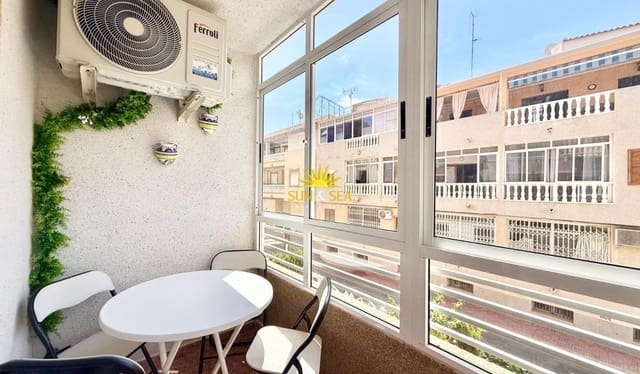 2 slaapkamer Appartement te huur in Centro, Torrevieja met zwembad - € 850 (Ref: 10014794)