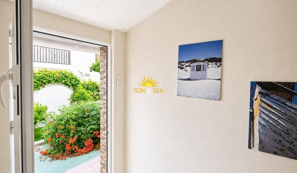 2 bedroom Townhouse for sale in Torrevieja - € 129,990 (Ref: 10016771)