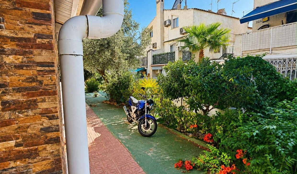 2 bedroom Townhouse for sale in Torrevieja - € 129,990 (Ref: 10016771)