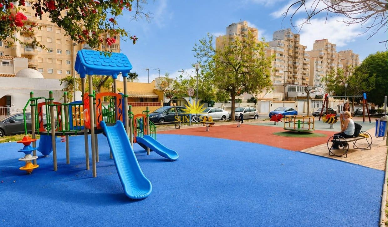 2 bedroom Townhouse for sale in Torrevieja - € 129,990 (Ref: 10016771)