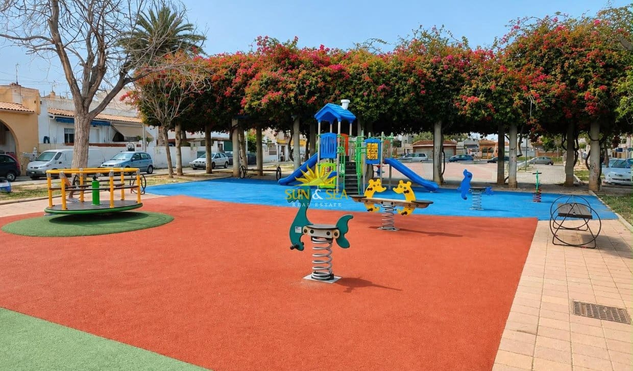 2 bedroom Townhouse for sale in Torrevieja - € 129,990 (Ref: 10016771)