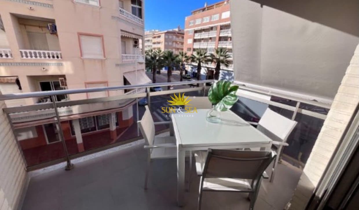  2 soveværelse   ferieLejlighed i Guardamar del Segura     - € 950 (Ref: 10016829)