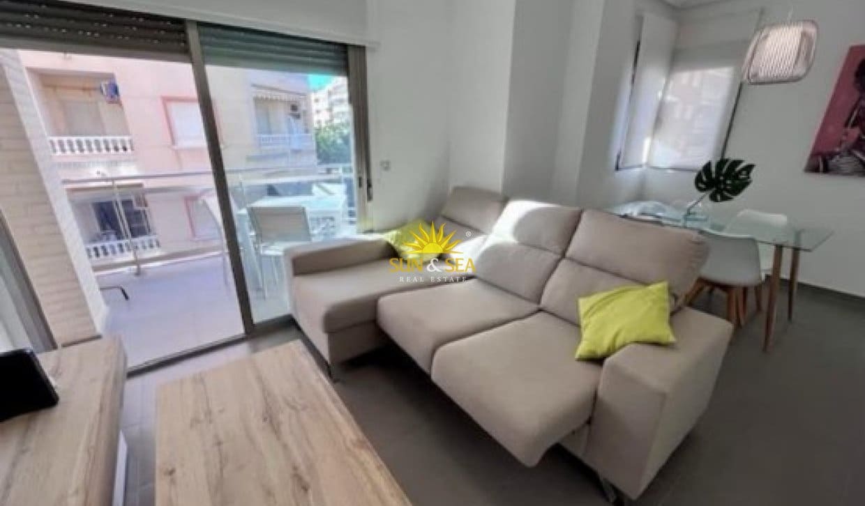   2 soveværelse   ferieLejlighed i Guardamar del Segura     - € 950 (Ref: 10016829)