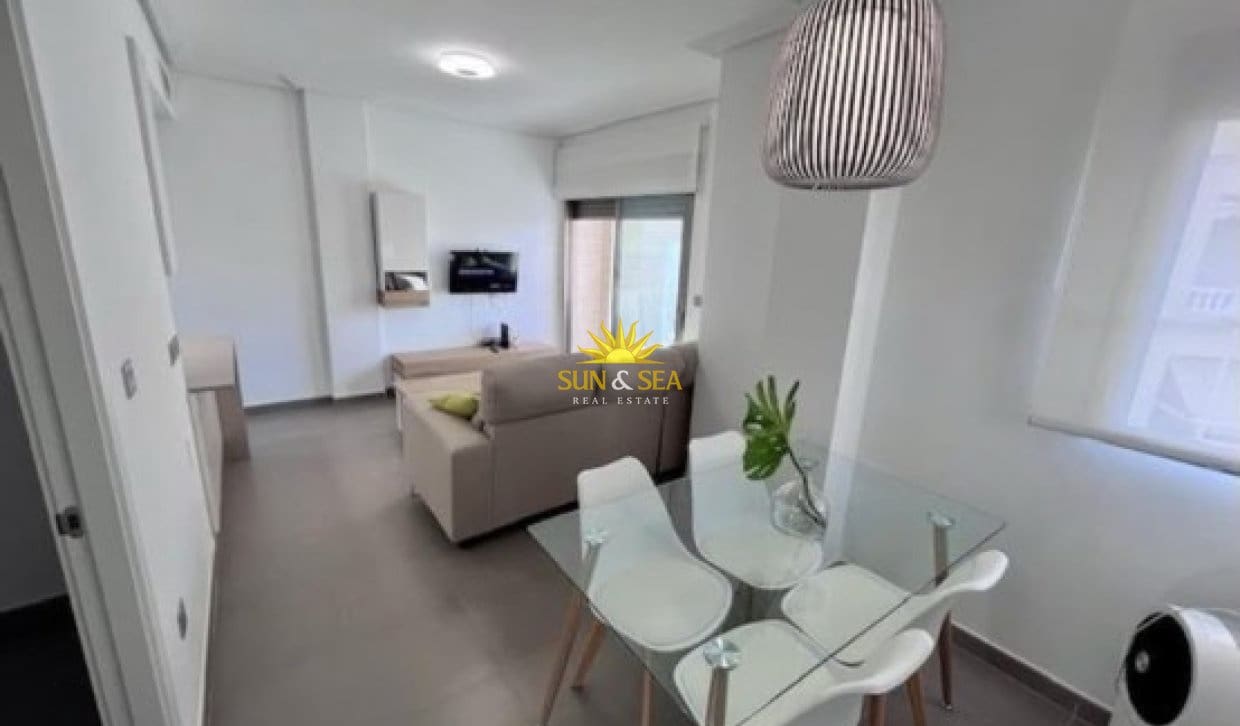   2 soveværelse   ferieLejlighed i Guardamar del Segura     - € 950 (Ref: 10016829)