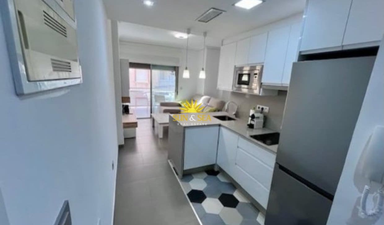   2 soveværelse   ferieLejlighed i Guardamar del Segura     - € 950 (Ref: 10016829)