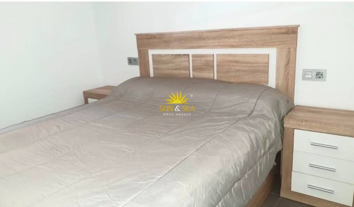   2 soveværelse   ferieLejlighed i Guardamar del Segura     - € 950 (Ref: 10016829)