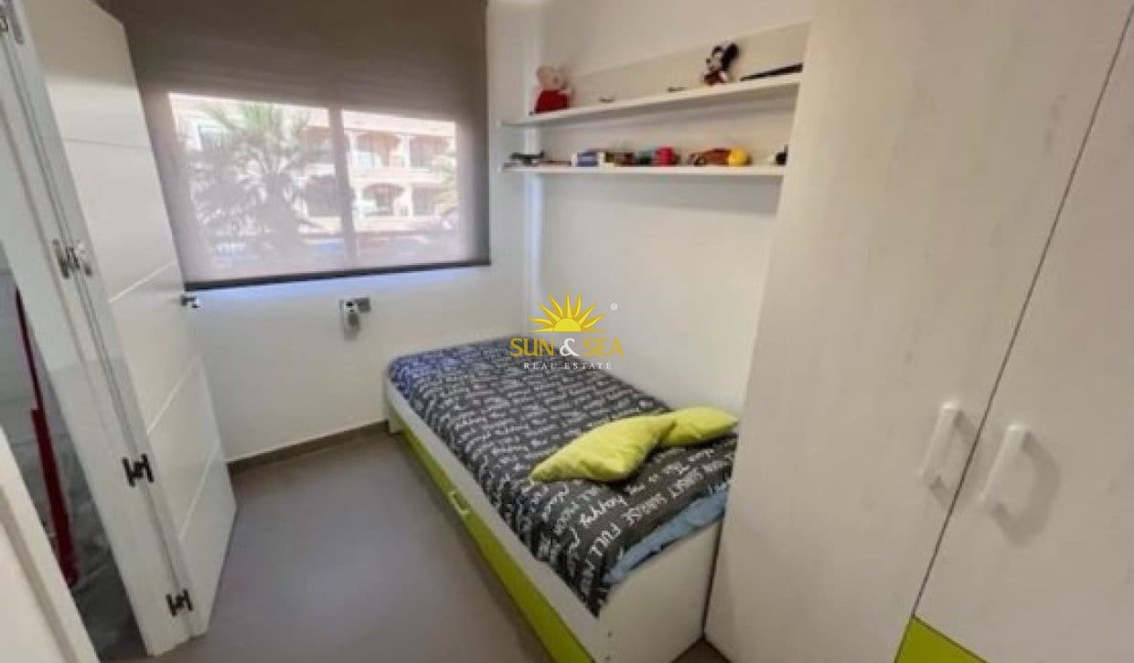   2 soveværelse   ferieLejlighed i Guardamar del Segura     - € 950 (Ref: 10016829)