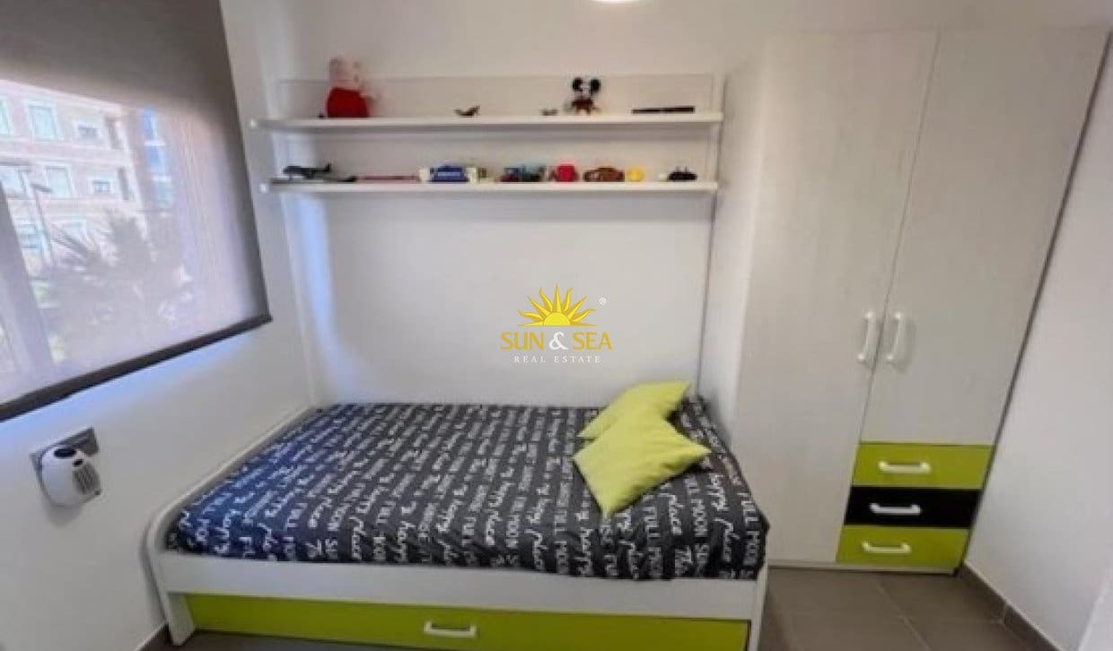   2 soveværelse   ferieLejlighed i Guardamar del Segura     - € 950 (Ref: 10016829)