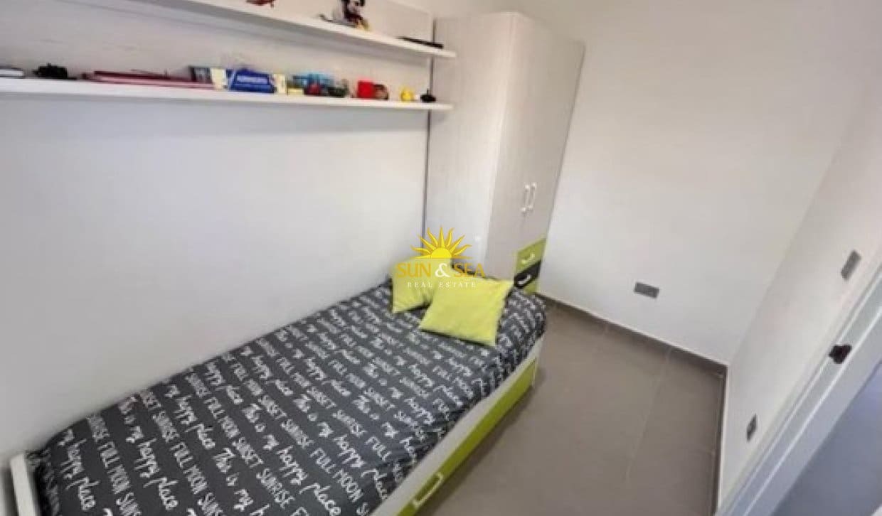   2 soveværelse   ferieLejlighed i Guardamar del Segura     - € 950 (Ref: 10016829)