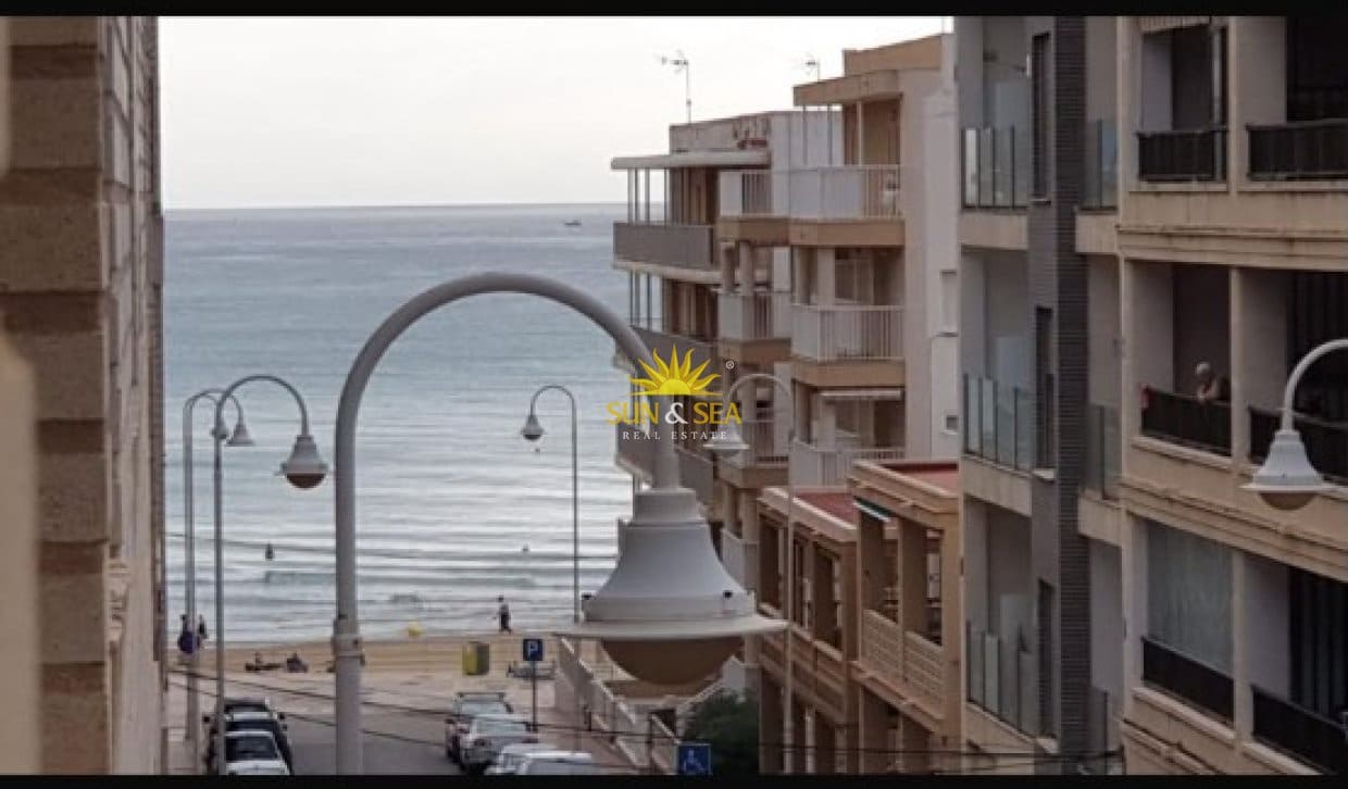   2 soveværelse   ferieLejlighed i Guardamar del Segura     - € 950 (Ref: 10016829)