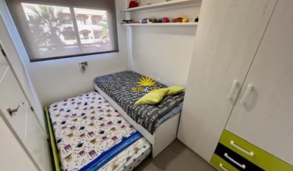   2 soveværelse   ferieLejlighed i Guardamar del Segura     - € 950 (Ref: 10016829)